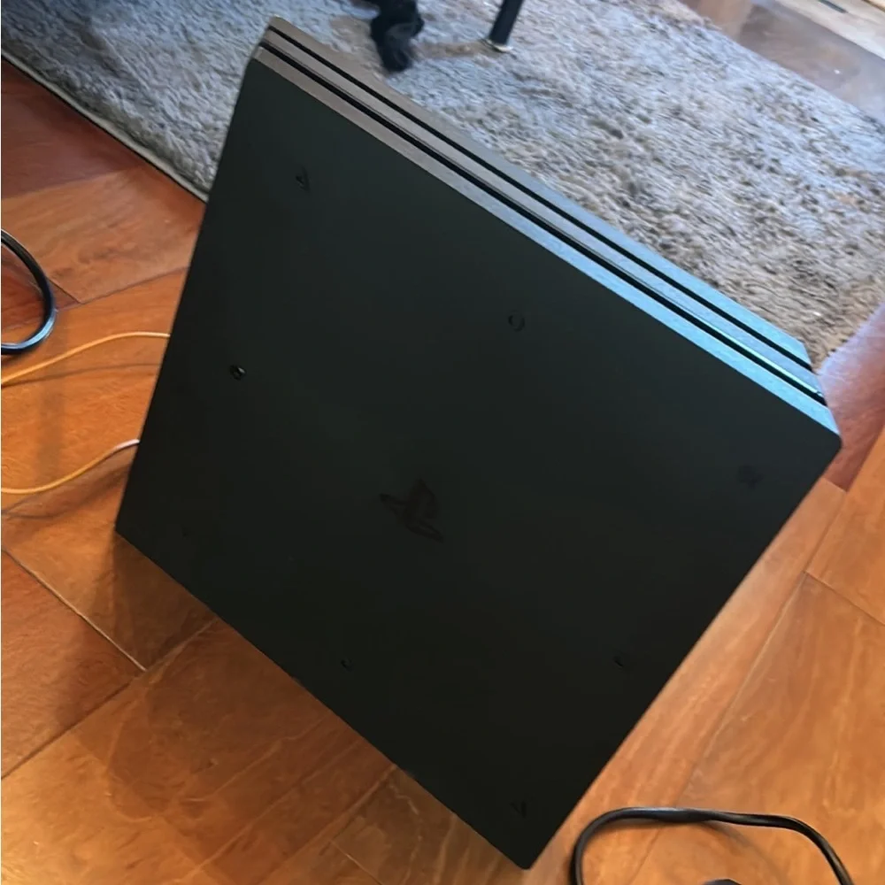 Sony PS4 PlayStation 4 with 2 Controllers